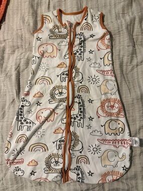 Yoofoss sleep sack like new 6-12mo